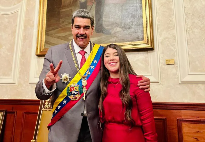 Génesis Garvette junto a Nicolás Maduro.