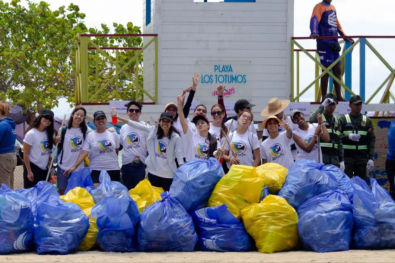 EcoUCV impulsa la conciencia ciudadana durante la jornada del Día Mundial de las Playas en Los Totumos- Foto: Cortesía EcoUCV