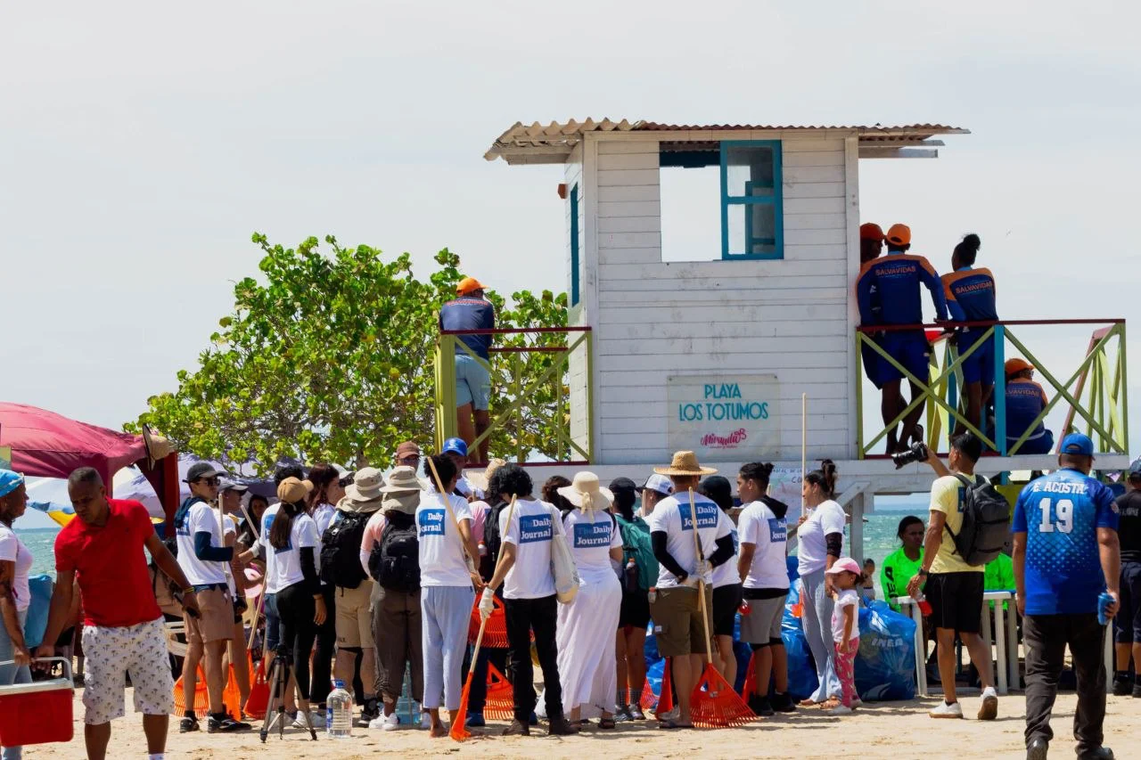 EcoUCV impulsa la conciencia ciudadana durante la jornada del Día Mundial de las Playas en Los Totumos- Foto: Cortesía EcoUCV
