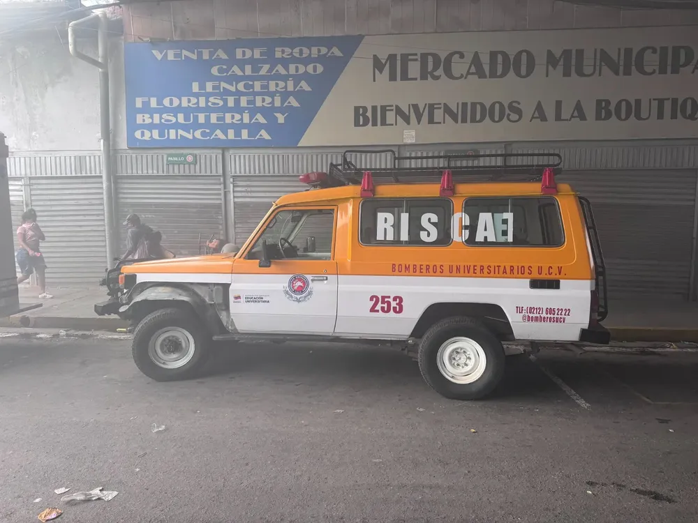 Bomberos UCV atienden incendio en El Cementerio este domingo